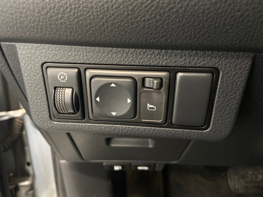 2011 Nissan Versa 1.8 S in Cowansville, Quebec - 34 - w1024h768px