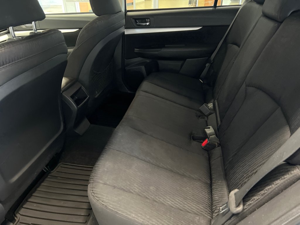 2011 Subaru Outback 2.5i Prem AWD/Pwr Moon in Cowansville, Quebec - 15 - w1024h768px