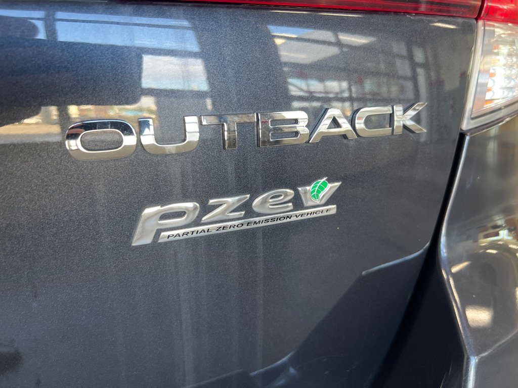 2011 Subaru Outback 2.5i Prem AWD/Pwr Moon in Cowansville, Quebec - 6 - w1024h768px