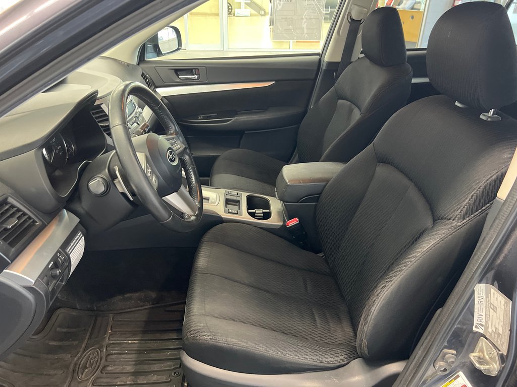 2011 Subaru Outback 2.5i Prem AWD/Pwr Moon in Cowansville, Quebec - 11 - w1024h768px