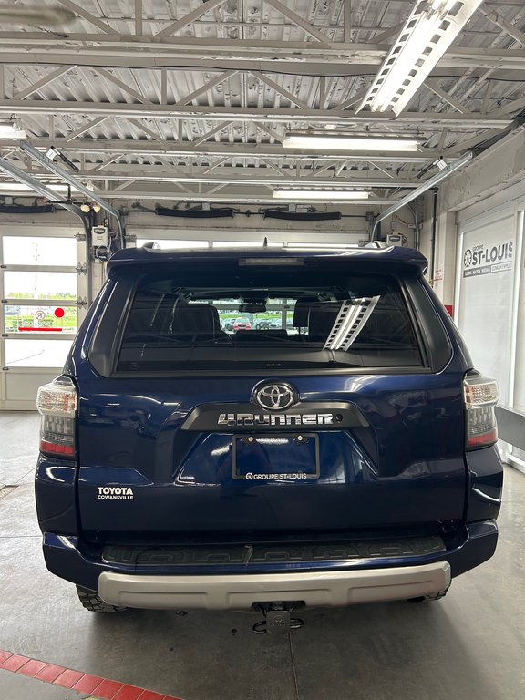 Toyota 4Runner SR5 / TRD OFF ROAD 2016 à Cowansville, Québec - 8 - w1024h768px