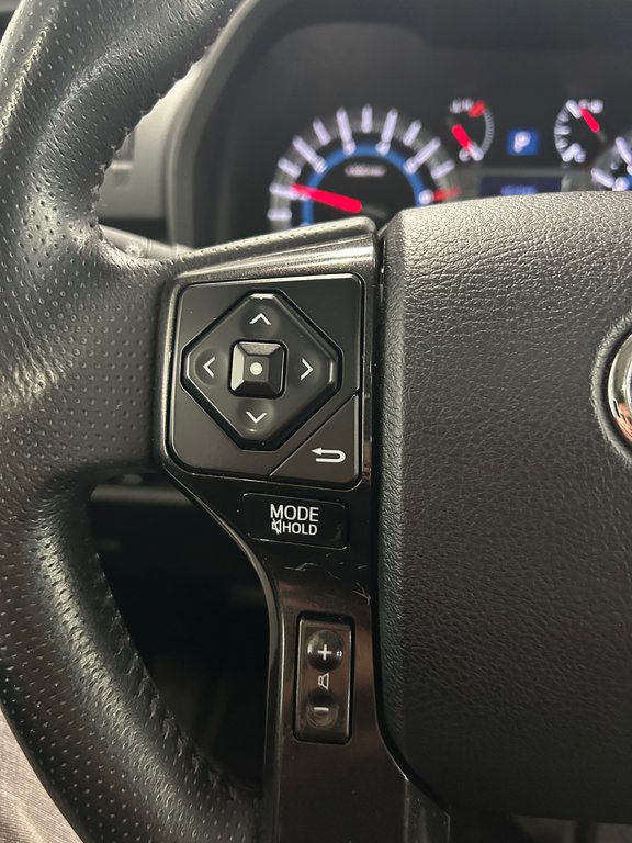 Toyota 4Runner SR5 / TRD OFF ROAD 2016 à Cowansville, Québec - 33 - w1024h768px