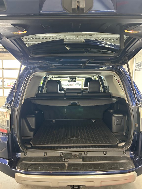 Toyota 4Runner SR5 / TRD OFF ROAD 2016 à Cowansville, Québec - 9 - w1024h768px