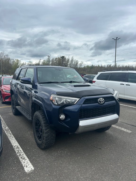 2016 Toyota 4Runner SR5 in Cowansville, Quebec - 2 - w1024h768px