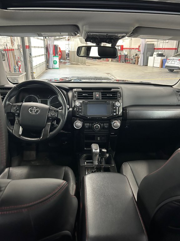 Toyota 4Runner SR5 / TRD OFF ROAD 2016 à Cowansville, Québec - 14 - w1024h768px