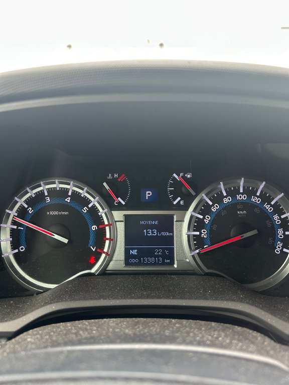 2016 Toyota 4Runner SR5 in Cowansville, Quebec - 5 - w1024h768px