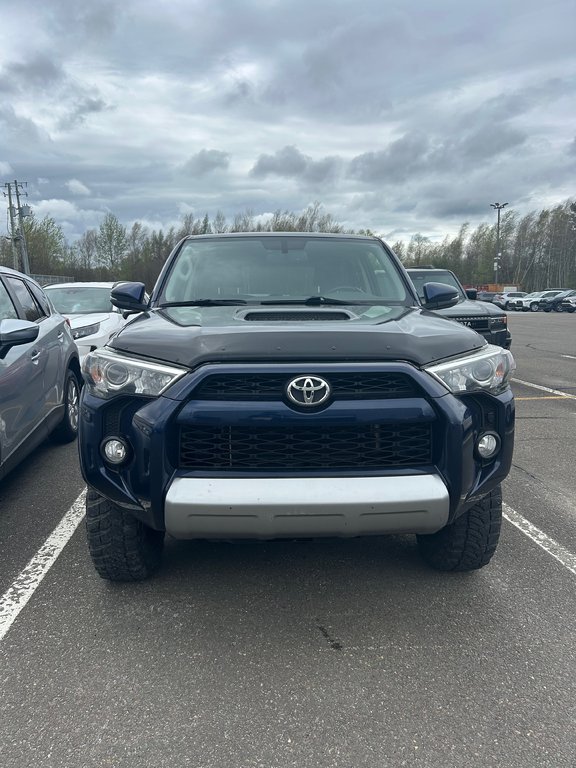 2016 Toyota 4Runner SR5 in Cowansville, Quebec - 3 - w1024h768px