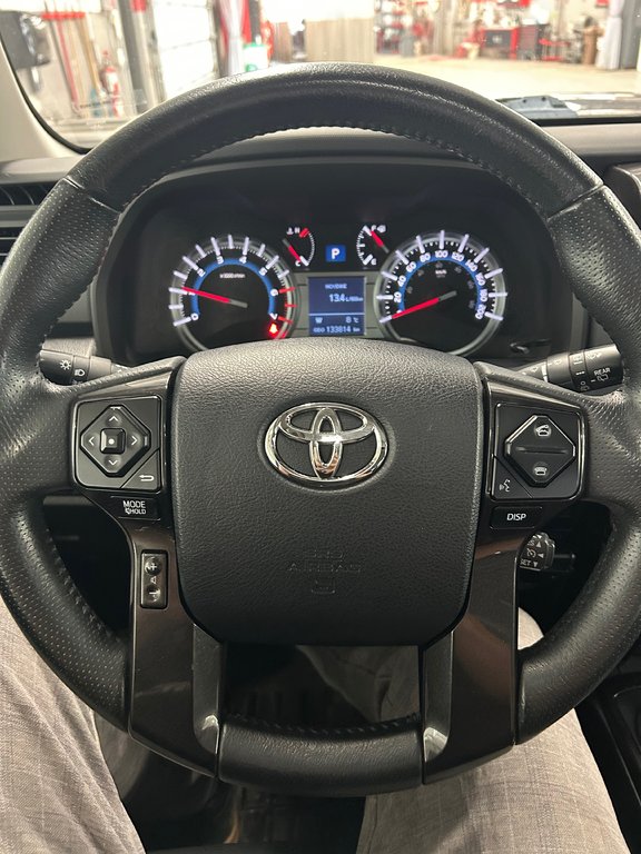 Toyota 4Runner SR5 / TRD OFF ROAD 2016 à Cowansville, Québec - 30 - w1024h768px