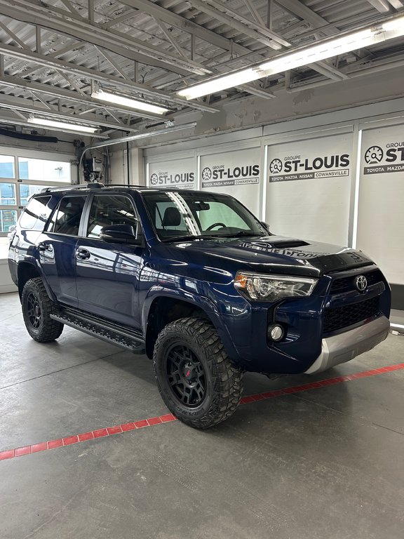 Toyota 4Runner SR5 / TRD OFF ROAD 2016 à Cowansville, Québec - 1 - w1024h768px