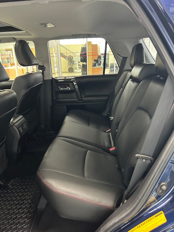 Toyota 4Runner SR5 / TRD OFF ROAD 2016 à Cowansville, Québec - 13 - w1024h768px