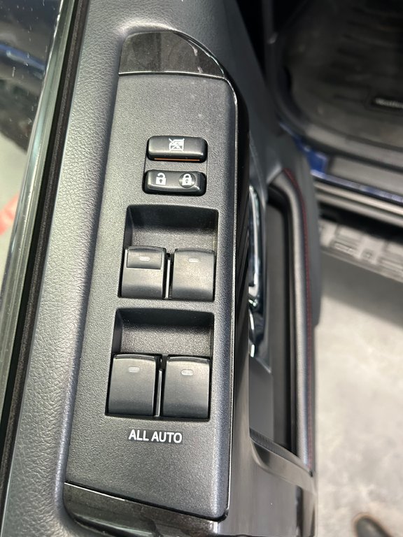 Toyota 4Runner SR5 / TRD OFF ROAD 2016 à Cowansville, Québec - 20 - w1024h768px