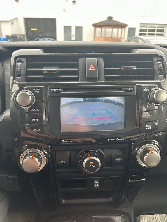 2016 Toyota 4Runner SR5 in Cowansville, Quebec - 7 - w1024h768px