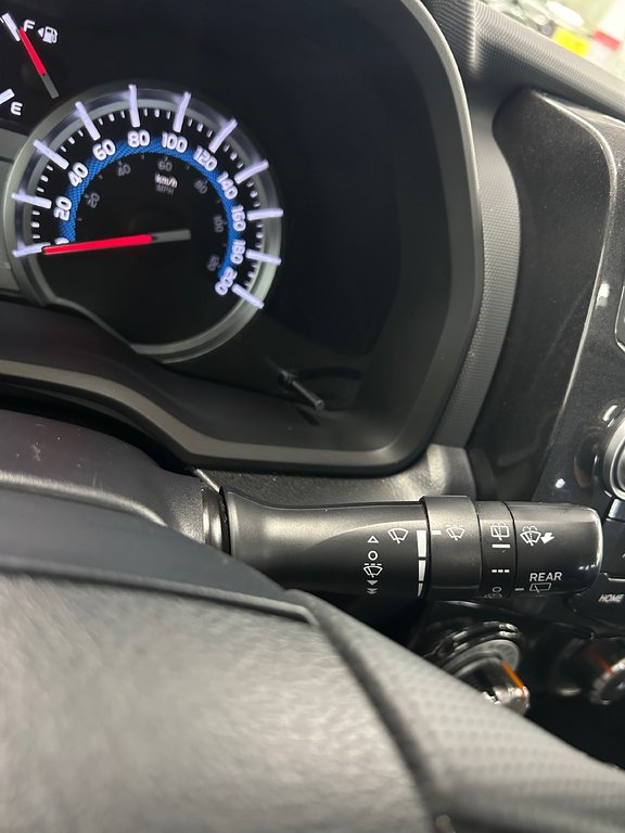 Toyota 4Runner SR5 / TRD OFF ROAD 2016 à Cowansville, Québec - 35 - w1024h768px