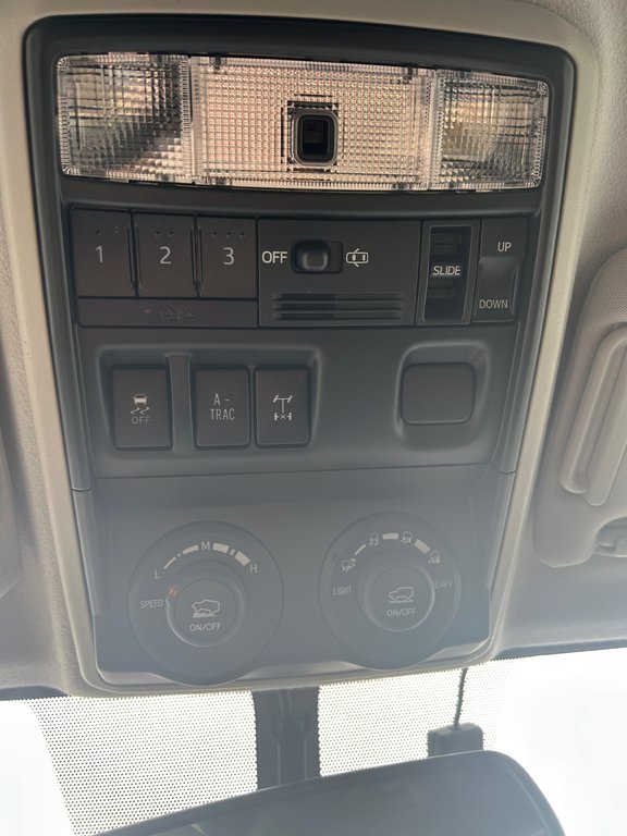2016 Toyota 4Runner SR5 in Cowansville, Quebec - 8 - w1024h768px