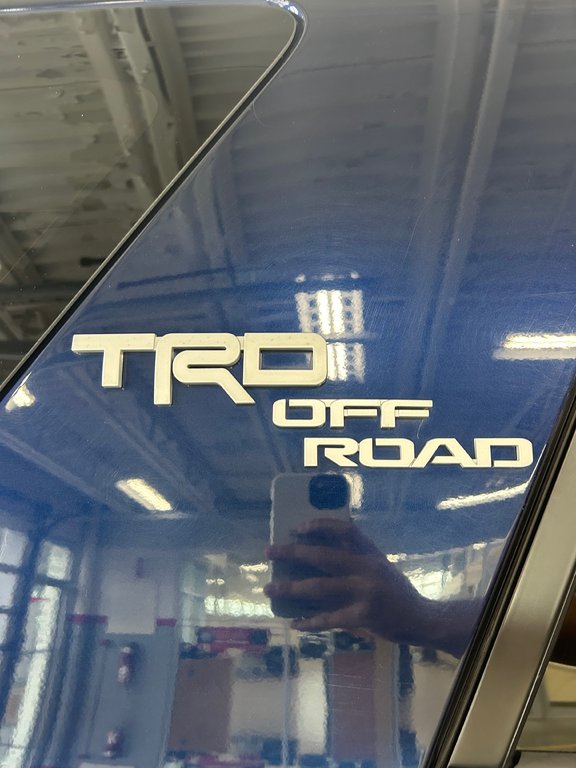 Toyota 4Runner SR5 / TRD OFF ROAD 2016 à Cowansville, Québec - 11 - w1024h768px