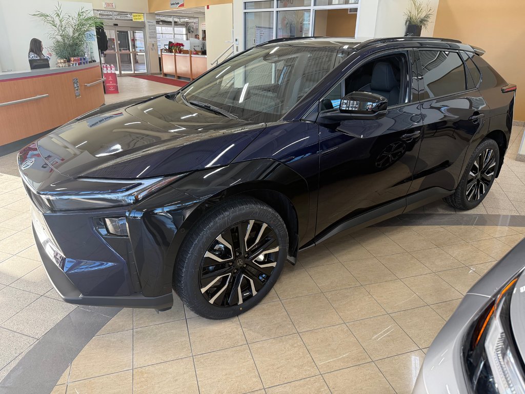Toyota bZ Limited AWD 2026 à Cowansville, Québec - 3 - w1024h768px