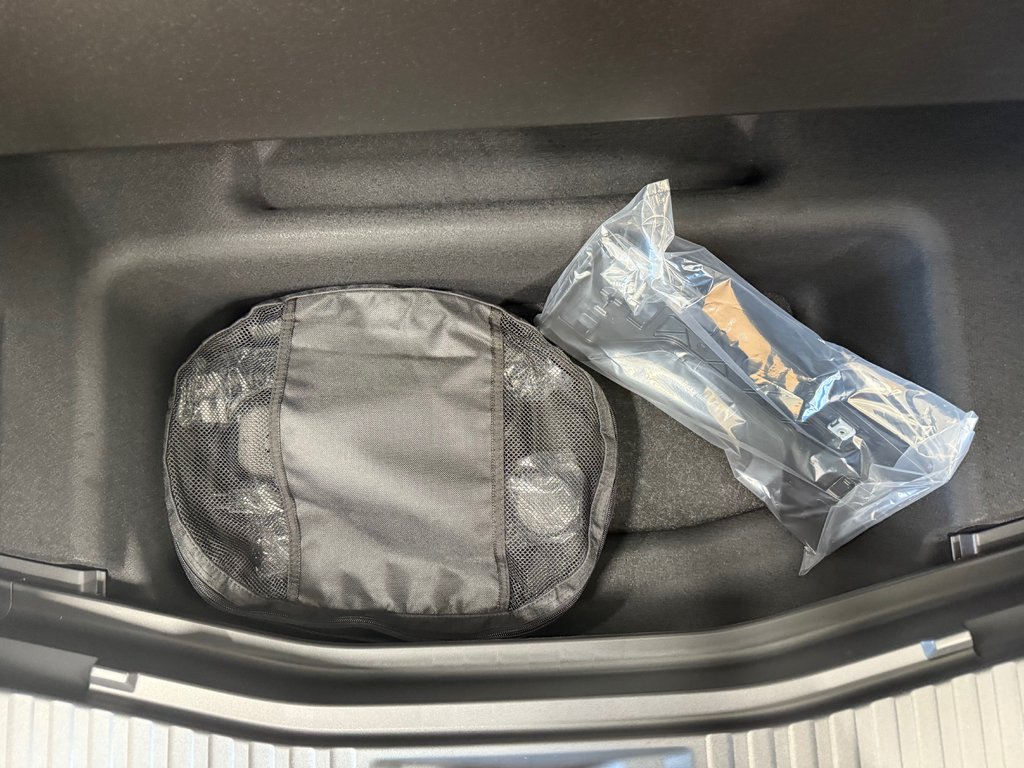 Toyota bZ Limited AWD 2026 à Cowansville, Québec - 14 - w1024h768px