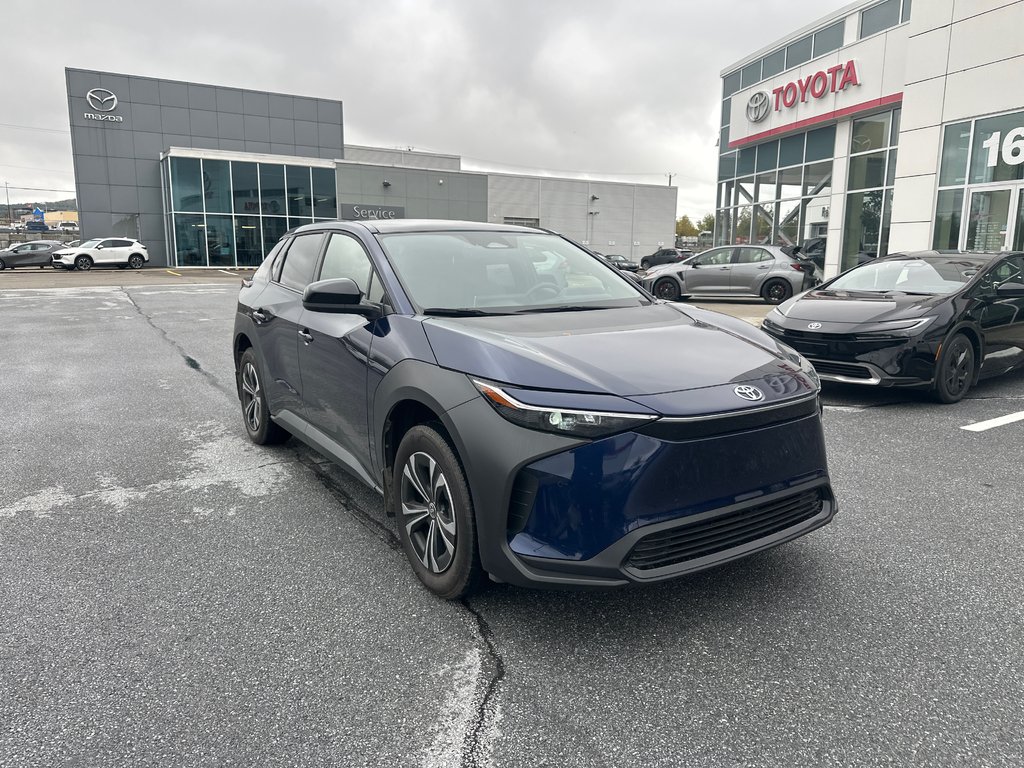 2023 Toyota BZ4X XLE AWD in Cowansville, Quebec - 5 - w1024h768px