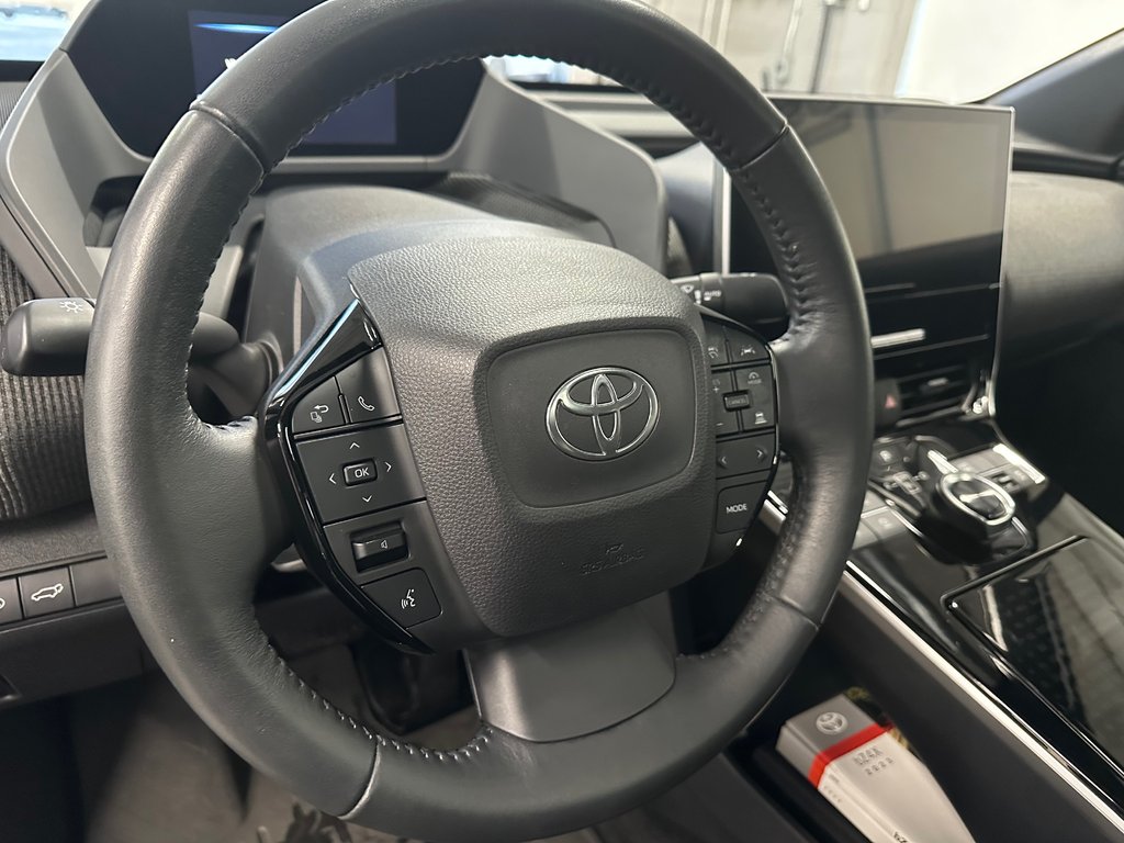 2023 Toyota bZ4X XLE AWD in Cowansville, Quebec - 29 - w1024h768px