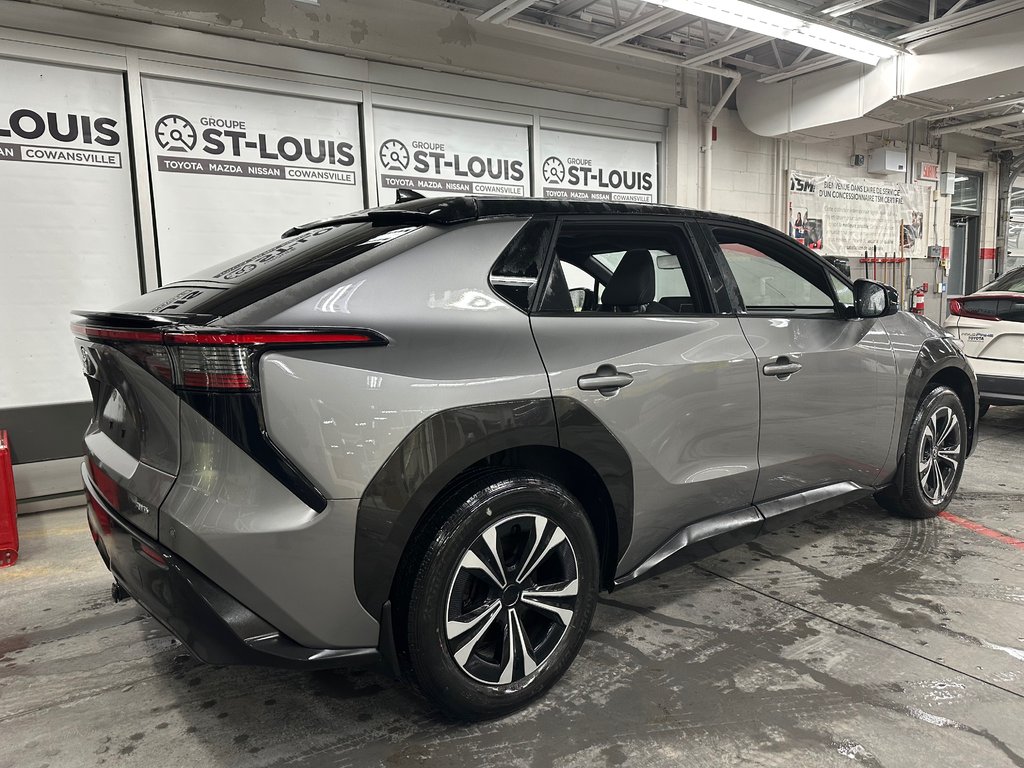 2023 Toyota bZ4X XLE AWD in Cowansville, Quebec - 8 - w1024h768px