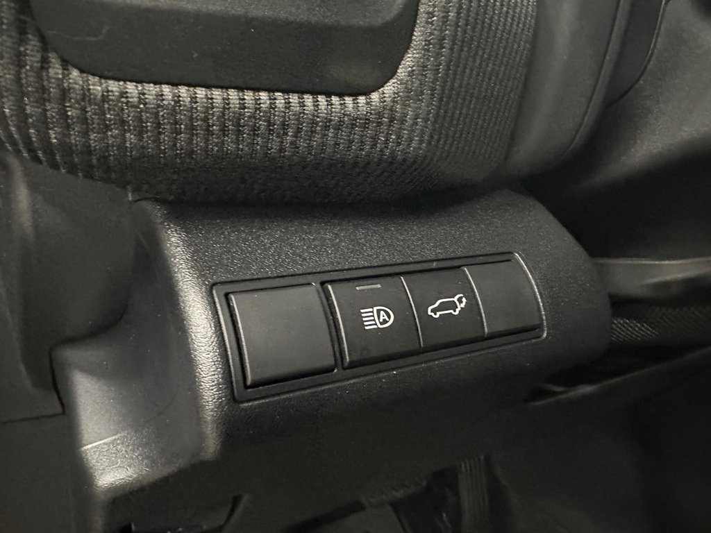 2023 Toyota bZ4X XLE AWD in Cowansville, Quebec - 31 - w1024h768px