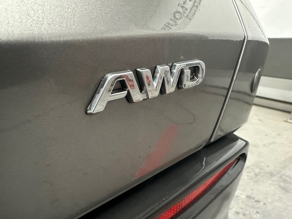 2023 Toyota bZ4X XLE AWD in Cowansville, Quebec - 12 - w1024h768px