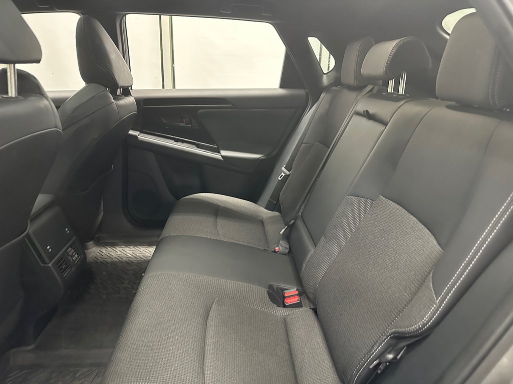 2023 Toyota bZ4X XLE AWD in Cowansville, Quebec - 16 - w1024h768px