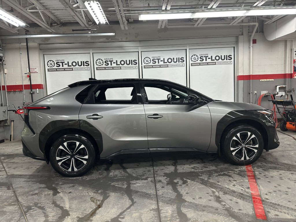 2023 Toyota bZ4X XLE AWD in Cowansville, Quebec - 6 - w1024h768px