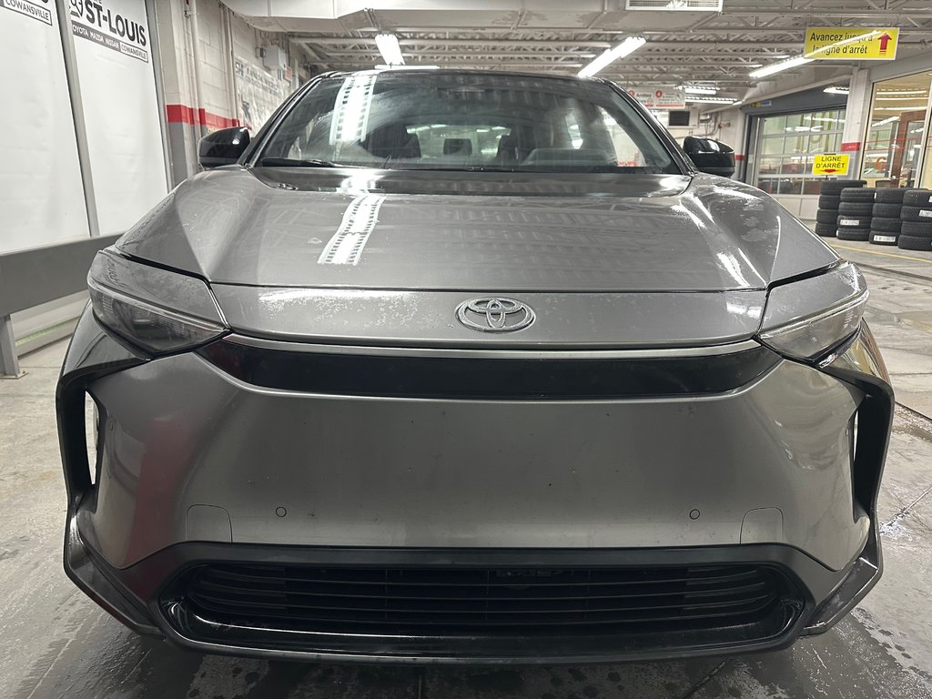 2023 Toyota bZ4X XLE AWD in Cowansville, Quebec - 13 - w1024h768px