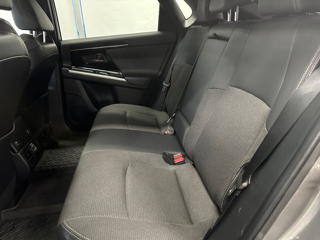 2023 Toyota bZ4X XLE AWD in Cowansville, Quebec - 33 - w1024h768px