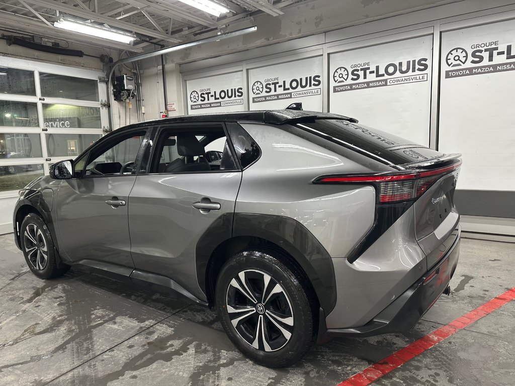 2023 Toyota bZ4X XLE AWD in Cowansville, Quebec - 11 - w1024h768px