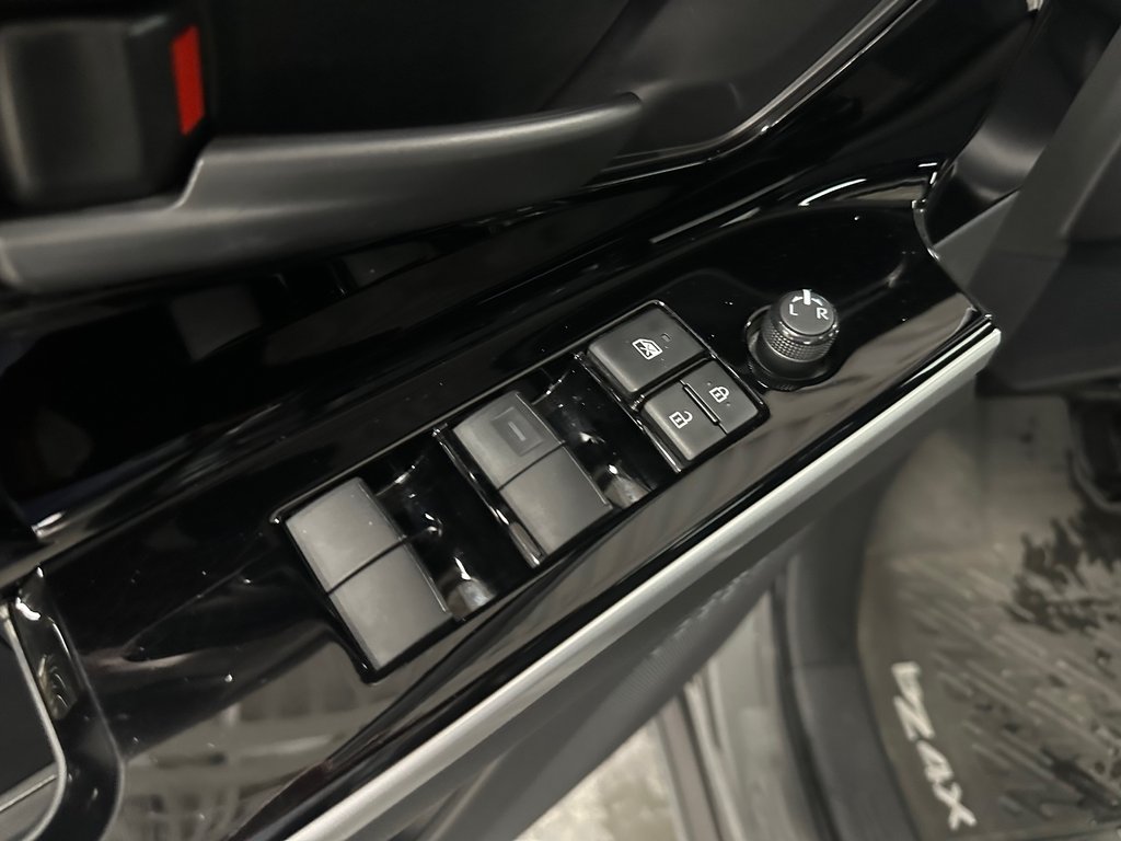 2023 Toyota bZ4X XLE AWD in Cowansville, Quebec - 30 - w1024h768px