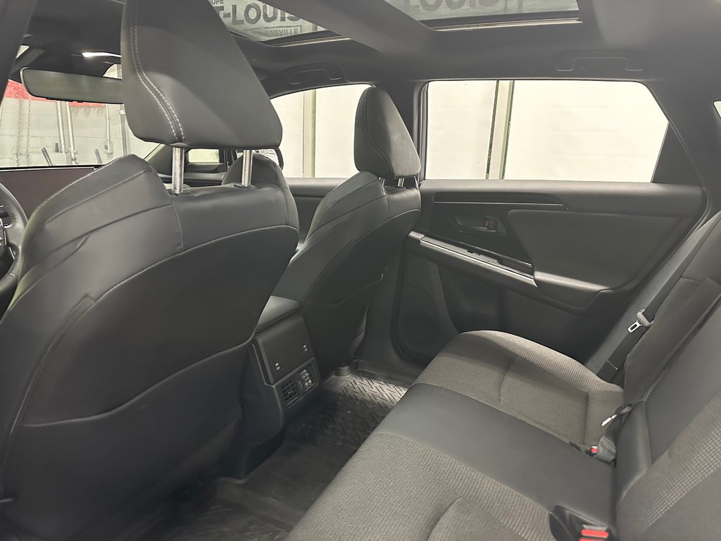 2023 Toyota bZ4X XLE AWD in Cowansville, Quebec - 17 - w1024h768px