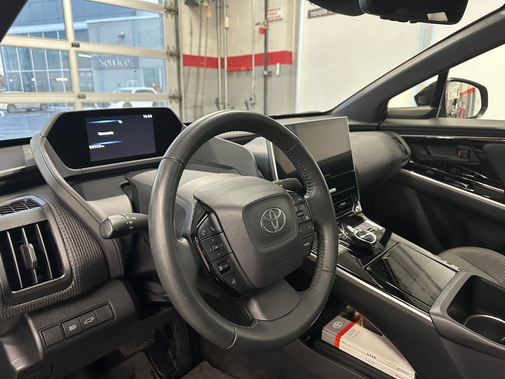 2023 Toyota bZ4X XLE AWD in Cowansville, Quebec - 27 - w1024h768px