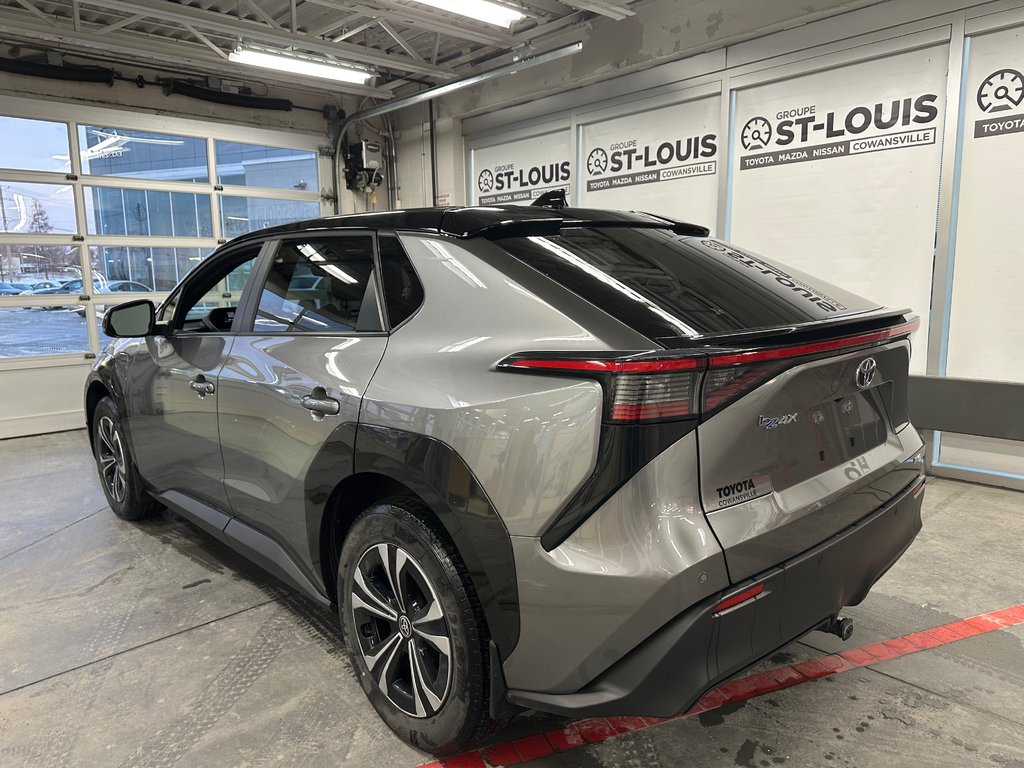2023 Toyota bZ4X XLE AWD in Cowansville, Quebec - 3 - w1024h768px