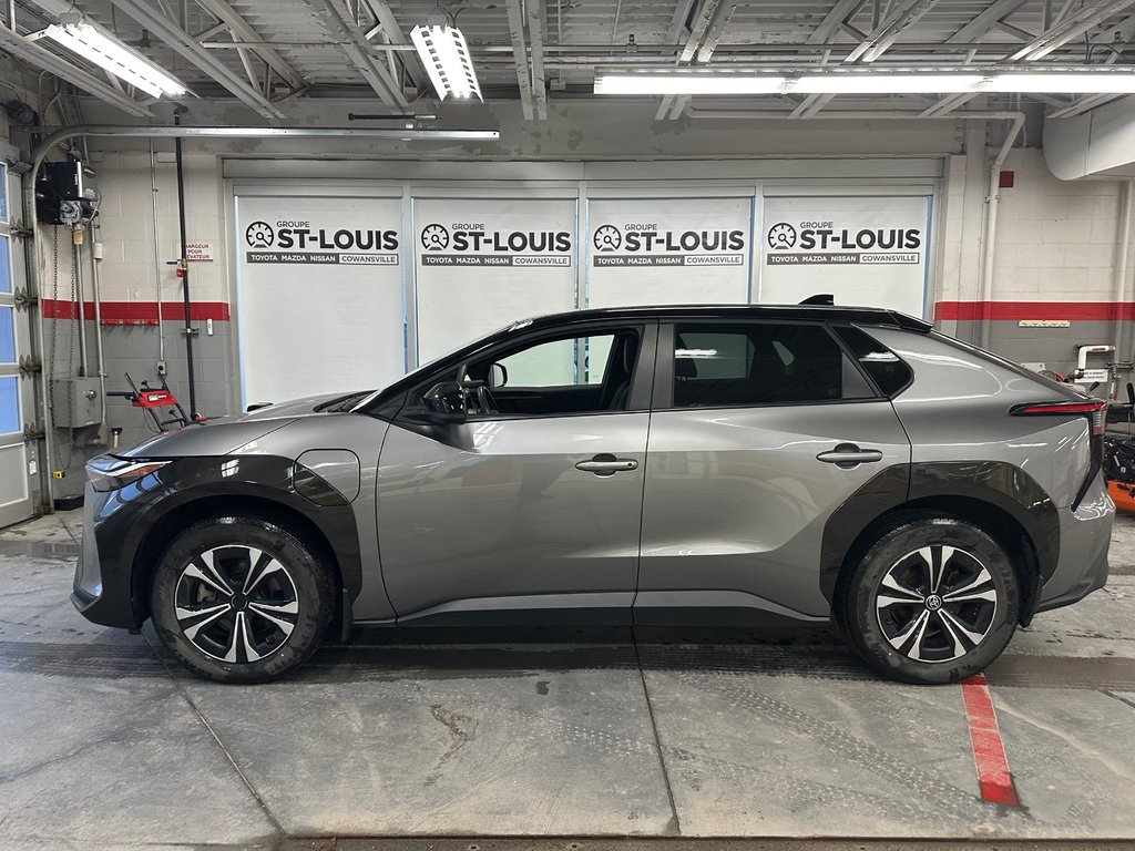 2023 Toyota bZ4X XLE AWD in Cowansville, Quebec - 2 - w1024h768px