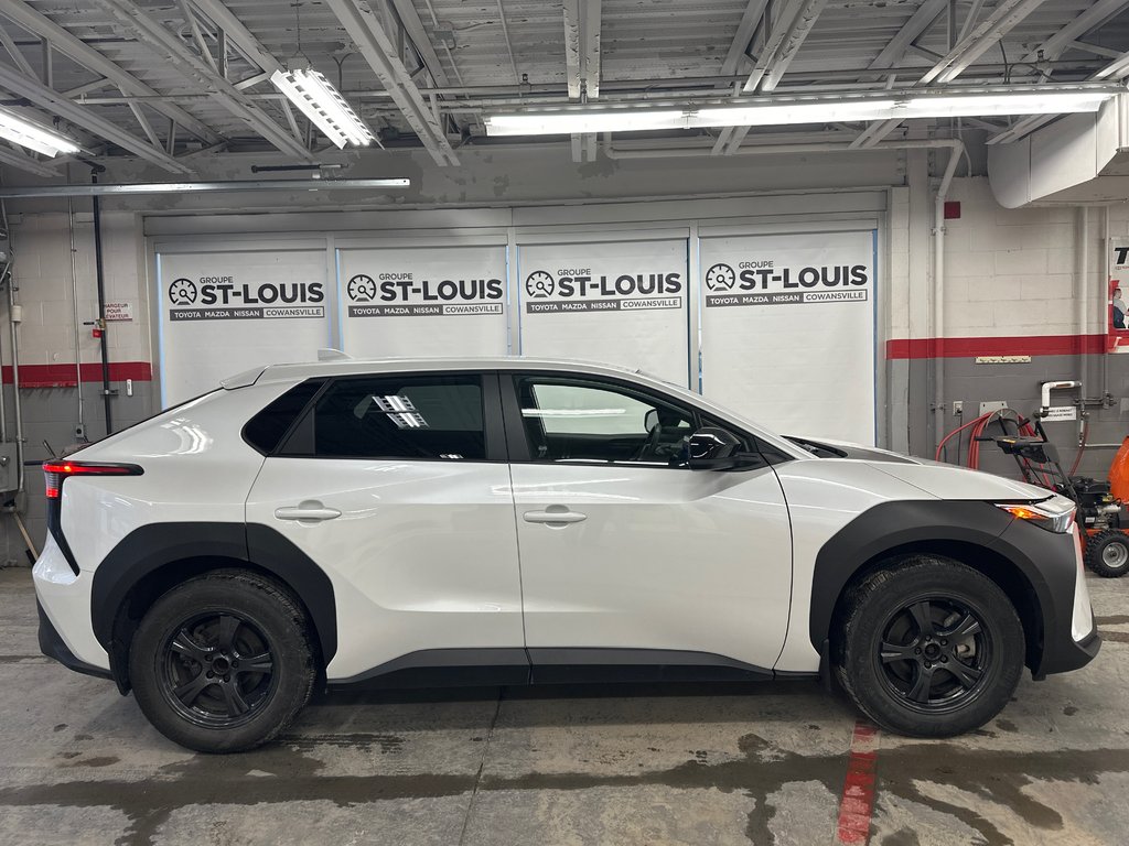 Toyota bZ4X LE 2023 à Cowansville, Québec - 3 - w1024h768px