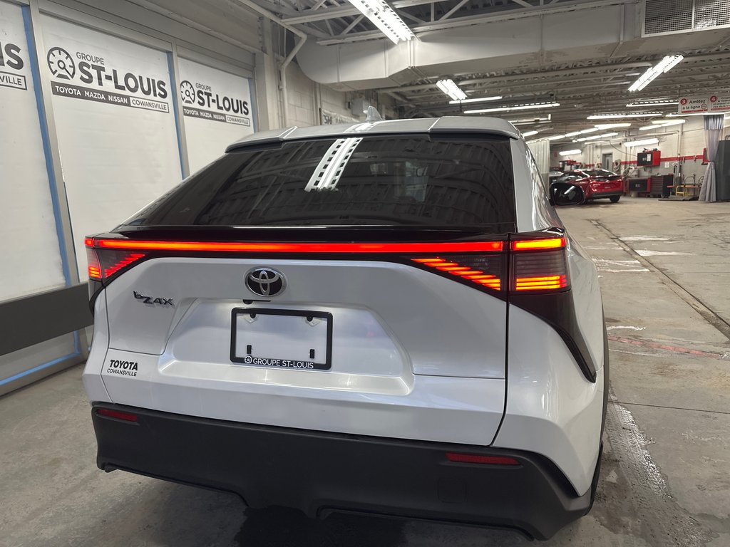 Toyota bZ4X LE 2023 à Cowansville, Québec - 5 - w1024h768px
