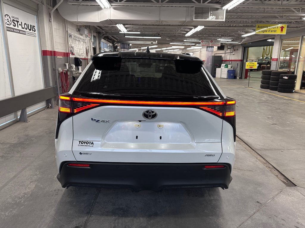 BZ4X XLE TECH AWD 2024 à Cowansville, Québec - 10 - w1024h768px