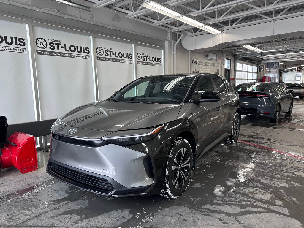 2024 Toyota BZ4X XLE in Cowansville, Quebec - 1 - w1024h768px