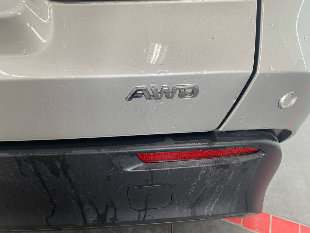 2024 Toyota BZ4X XLE in Cowansville, Quebec - 4 - w1024h768px