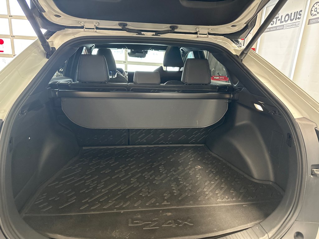 Toyota bZ4X XLE 2024 à Cowansville, Québec - 10 - w1024h768px