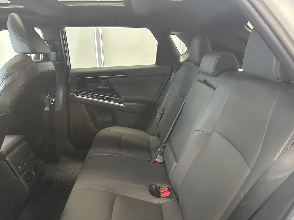Toyota bZ4X XLE 2024 à Cowansville, Québec - 12 - w1024h768px