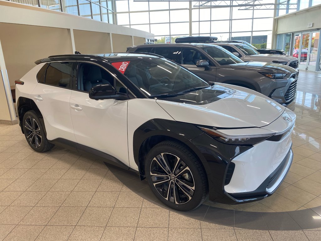 2025 Toyota BZ4X XLE AWD GROUPE TECHNOLOGIE in Cowansville, Quebec - 9 - w1024h768px