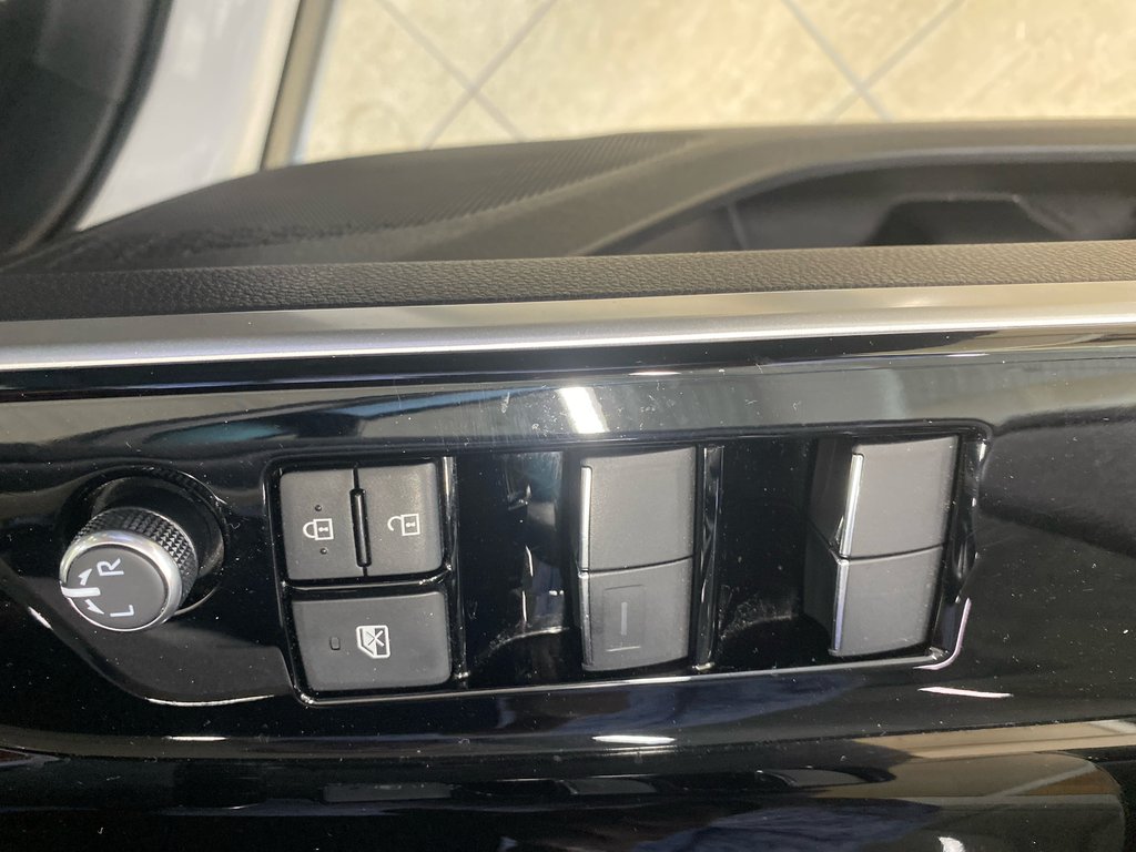 2025 Toyota BZ4X XLE AWD GROUPE TECHNOLOGIE in Cowansville, Quebec - 14 - w1024h768px
