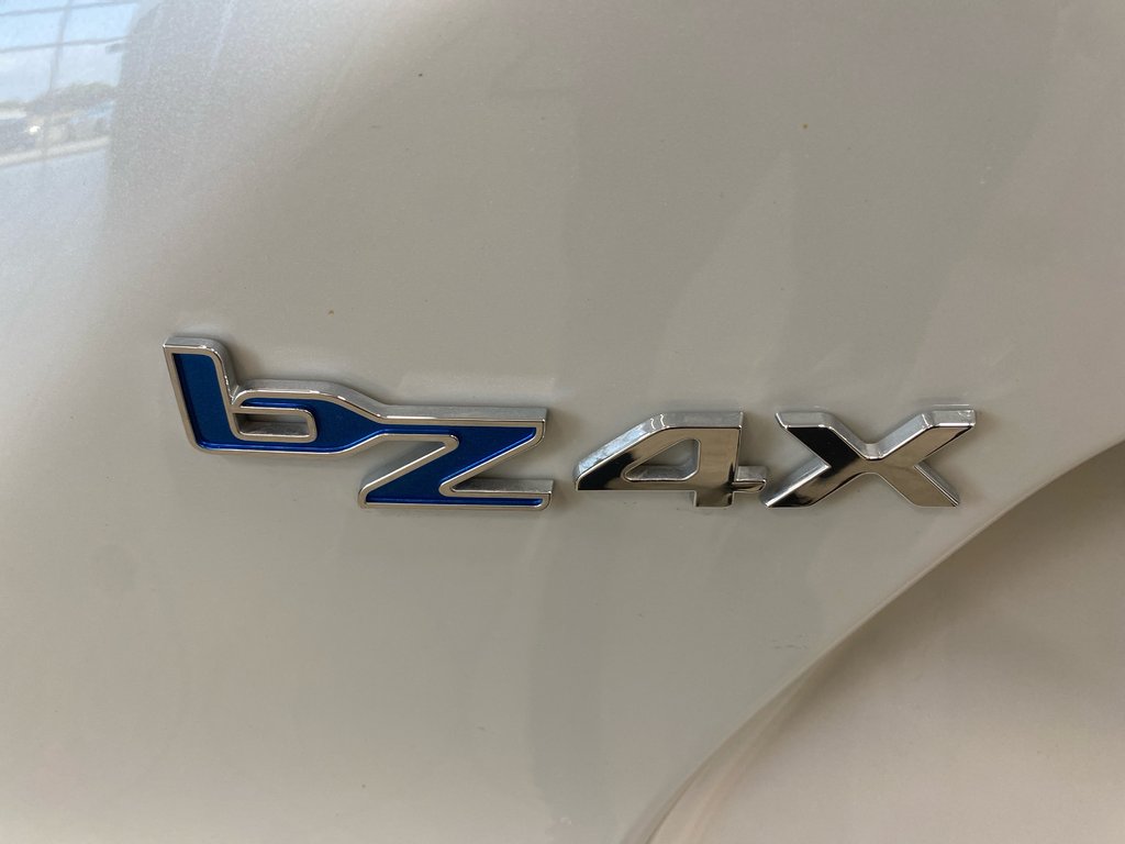 2025 Toyota BZ4X XLE AWD GROUPE TECHNOLOGIE in Cowansville, Quebec - 13 - w1024h768px