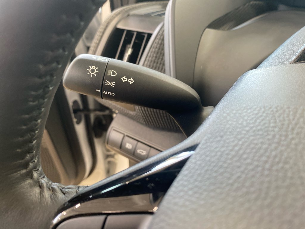 2025 Toyota BZ4X XLE AWD GROUPE TECHNOLOGIE in Cowansville, Quebec - 17 - w1024h768px