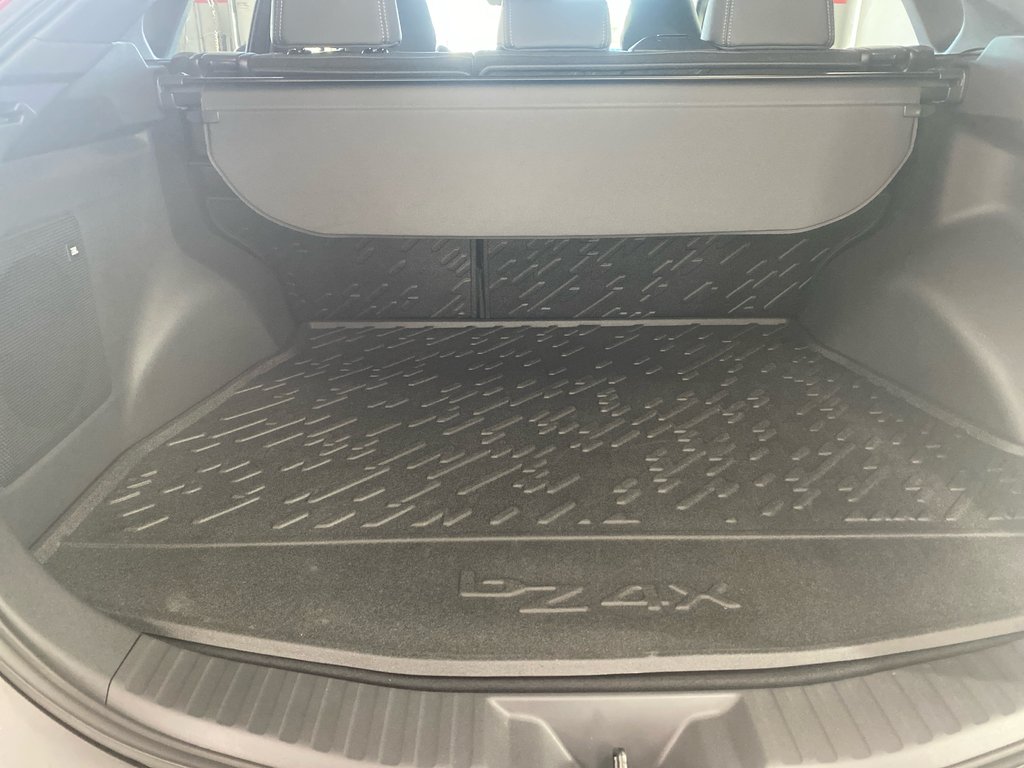 Toyota BZ4X XLE TECH AWD 2025 à Cowansville, Québec - 8 - w1024h768px