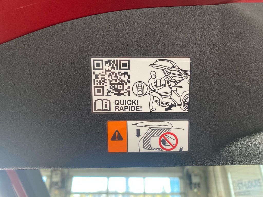 Toyota BZ4X XLE TECH AWD 2025 à Cowansville, Québec - 9 - w1024h768px