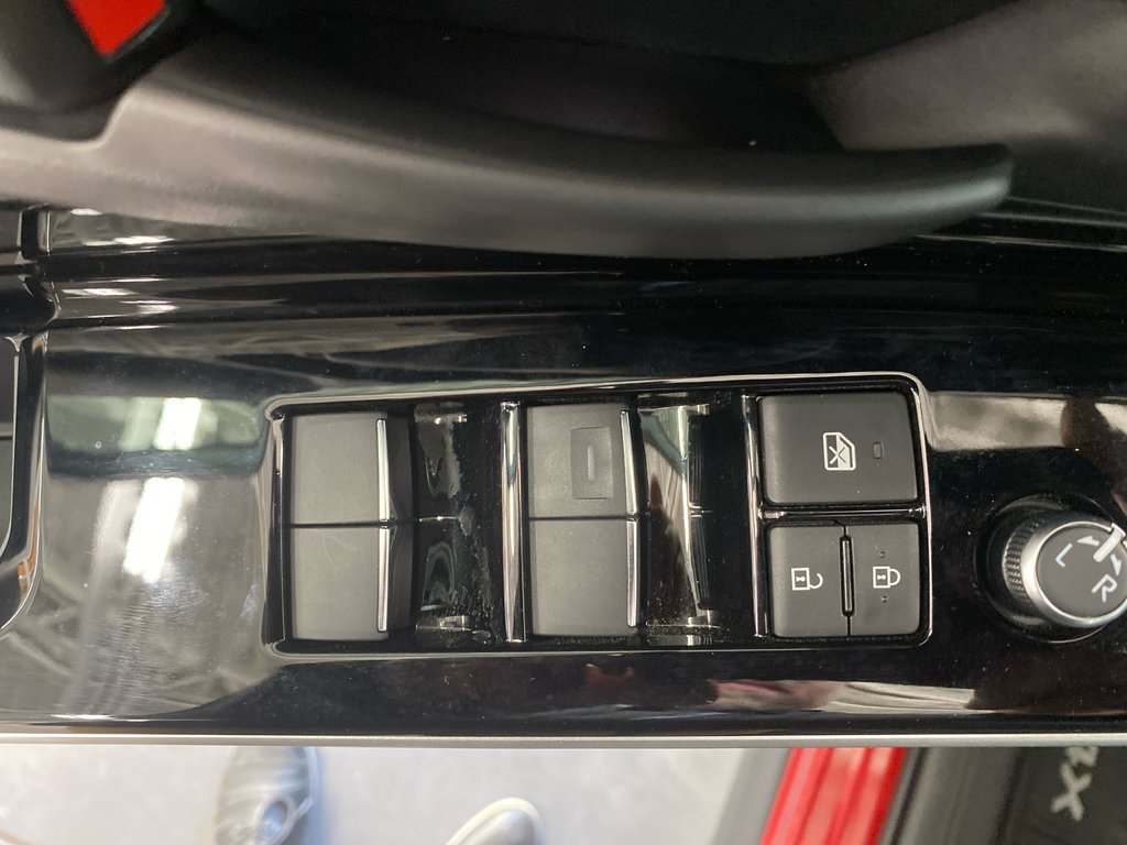 Toyota BZ4X XLE TECH AWD 2025 à Cowansville, Québec - 14 - w1024h768px